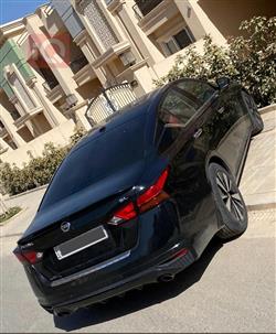 نيسان ألتيما